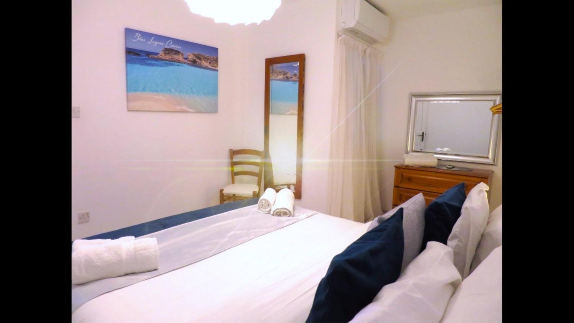 Seafront Apartment Terrace, Lounger & Panoramic Ocean Views Mellieħa Стая снимка