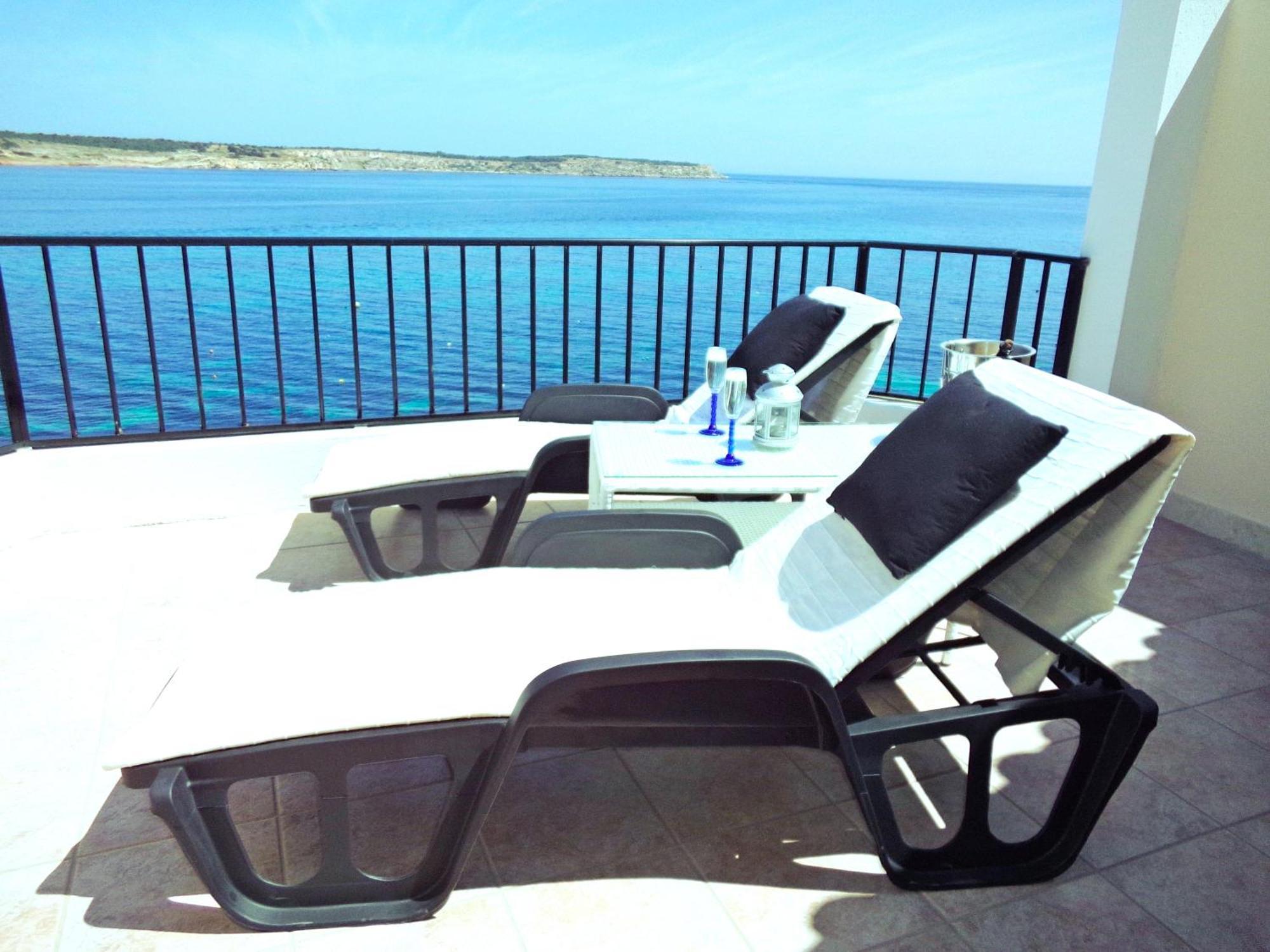 Seafront Apartment Terrace, Lounger & Panoramic Ocean Views Mellieħa Екстериор снимка
