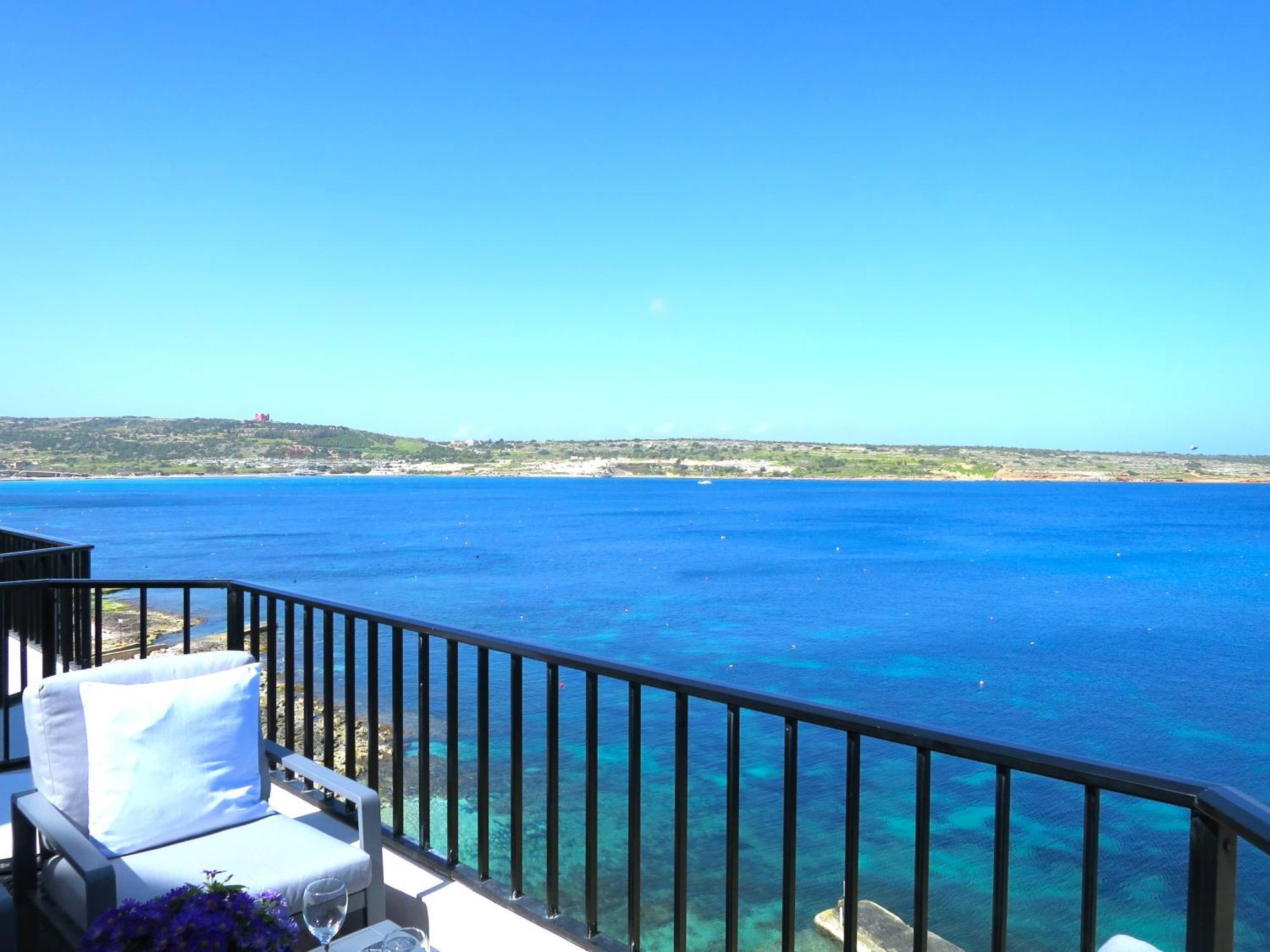 Seafront Apartment Terrace, Lounger & Panoramic Ocean Views Mellieħa Екстериор снимка