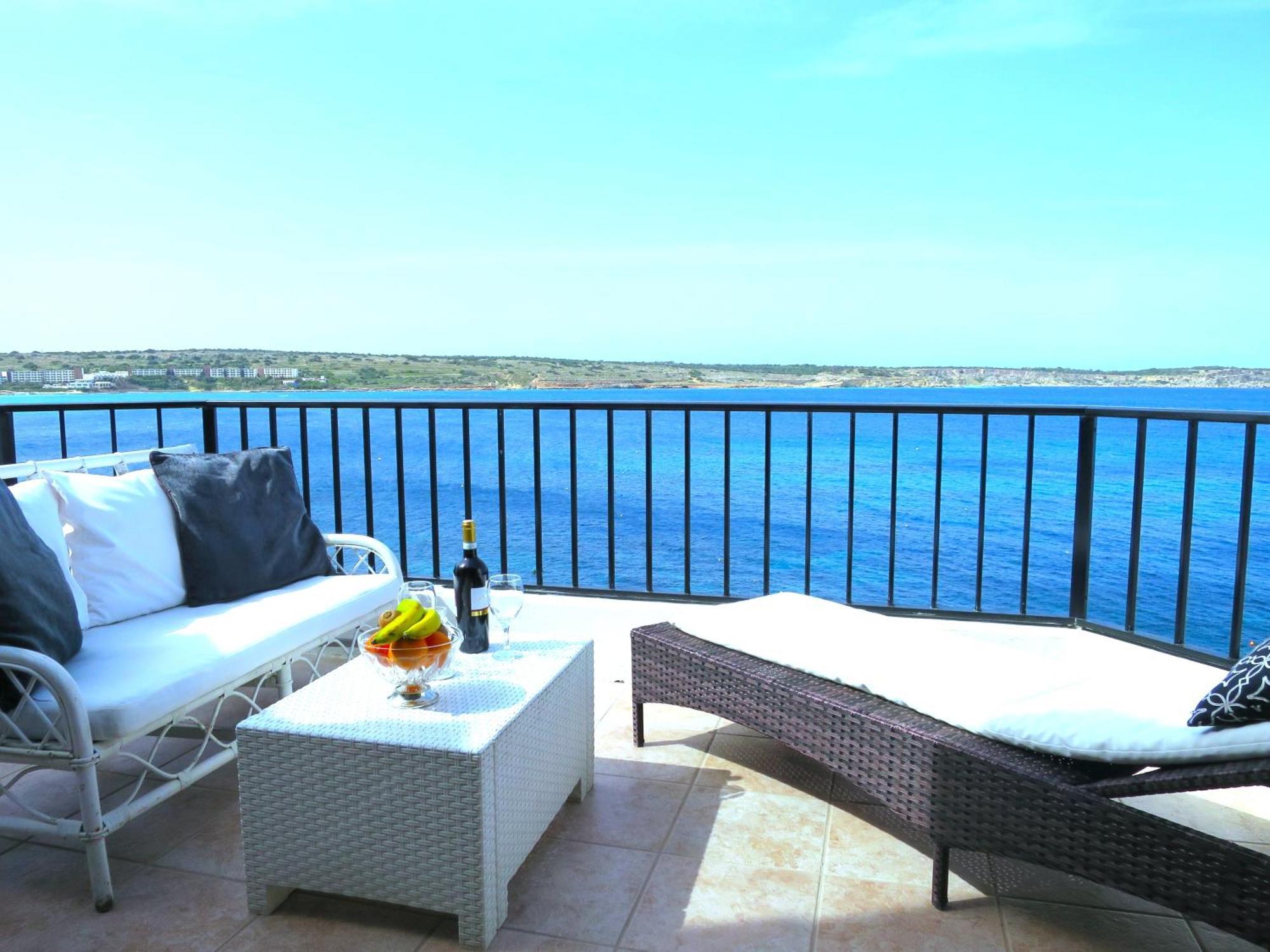 Seafront Apartment Terrace, Lounger & Panoramic Ocean Views Mellieħa Екстериор снимка