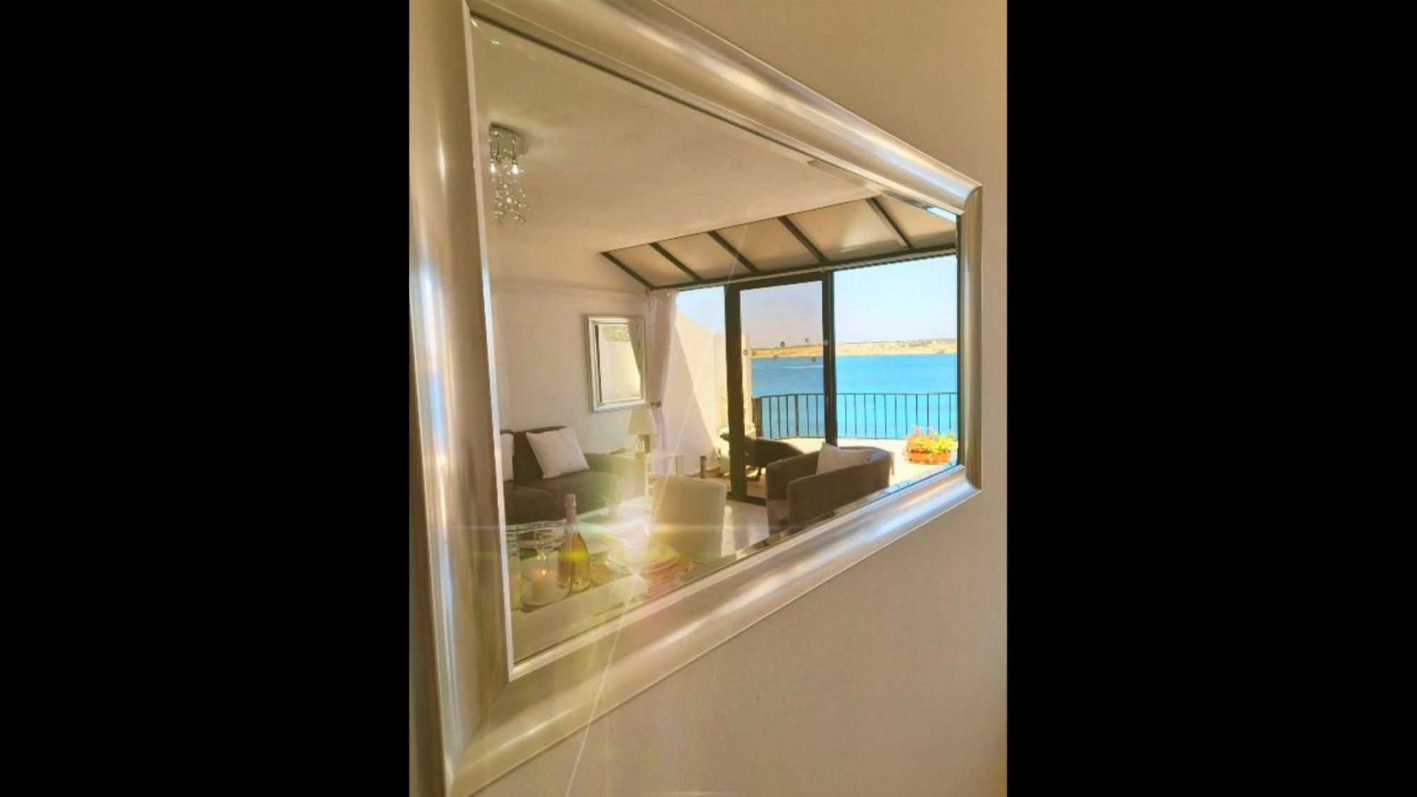 Seafront Apartment Terrace, Lounger & Panoramic Ocean Views Mellieħa Стая снимка
