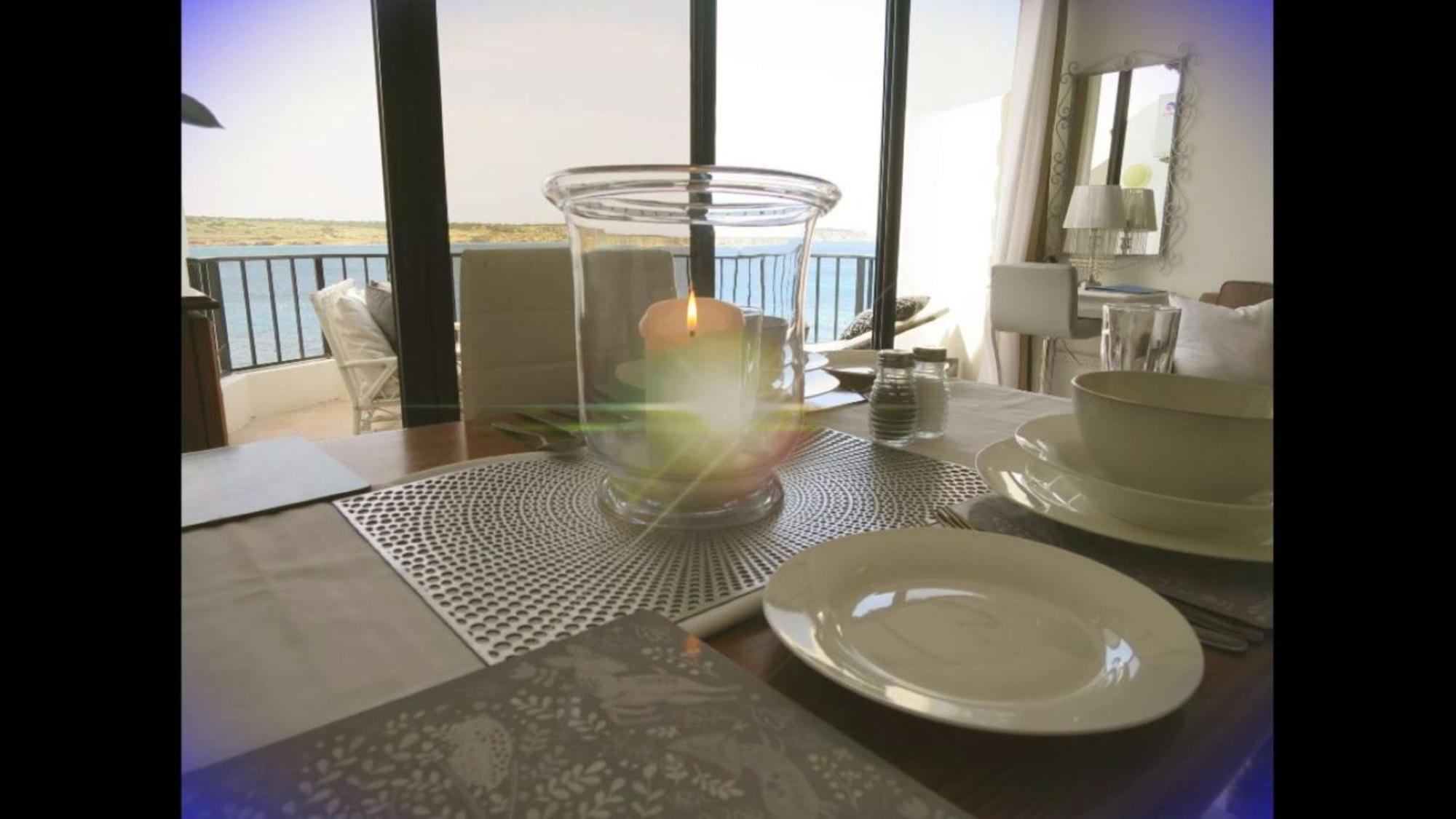 Seafront Apartment Terrace, Lounger & Panoramic Ocean Views Mellieħa Стая снимка