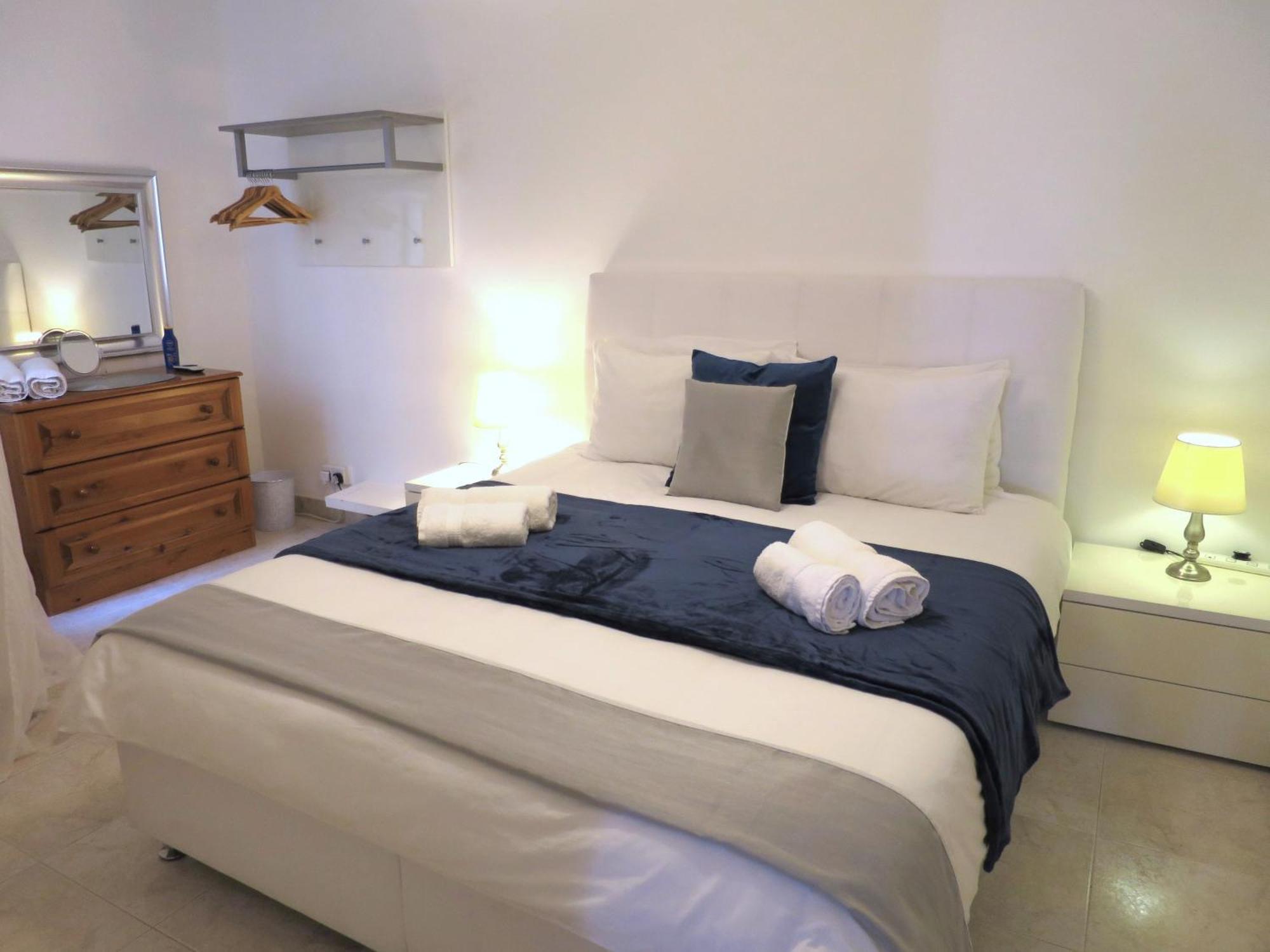Seafront Apartment Terrace, Lounger & Panoramic Ocean Views Mellieħa Екстериор снимка