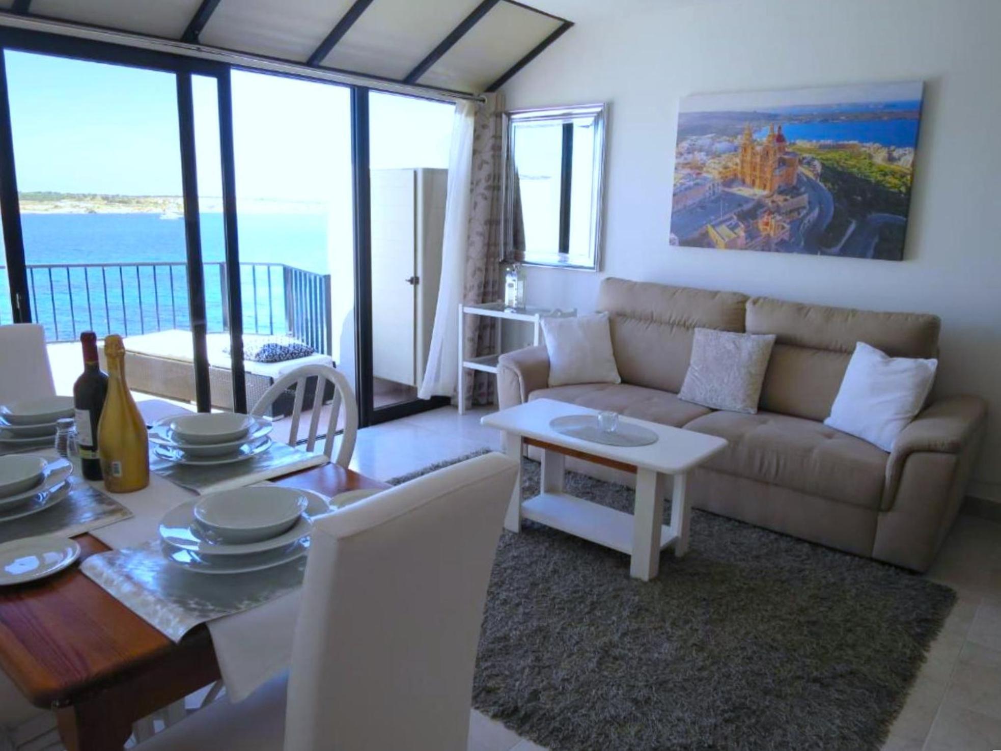 Seafront Apartment Terrace, Lounger & Panoramic Ocean Views Mellieħa Стая снимка