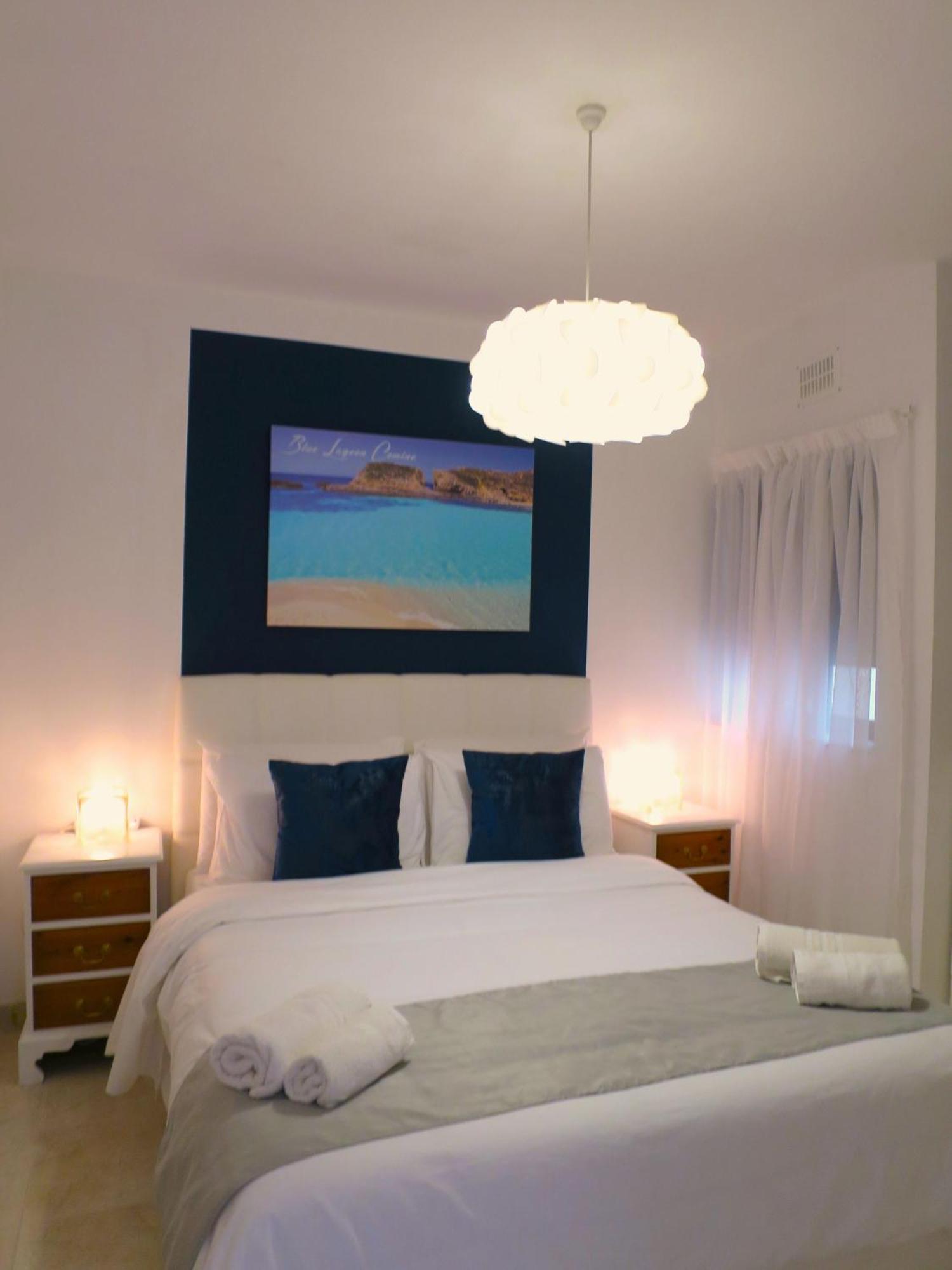 Seafront Apartment Terrace, Lounger & Panoramic Ocean Views Mellieħa Стая снимка