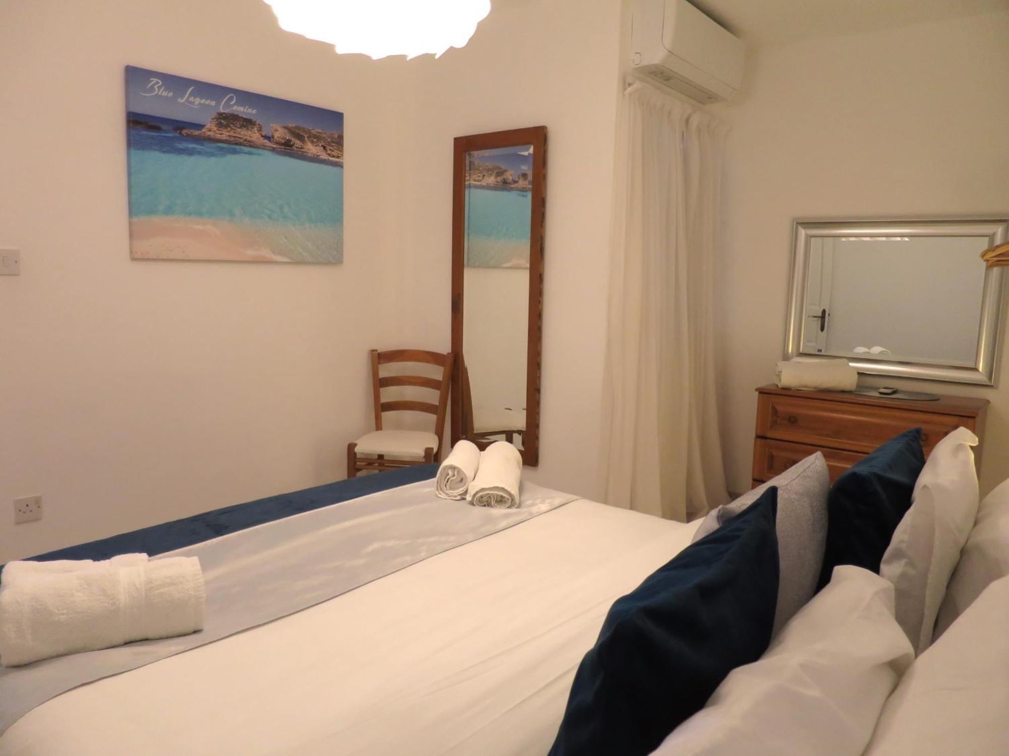 Seafront Apartment Terrace, Lounger & Panoramic Ocean Views Mellieħa Стая снимка