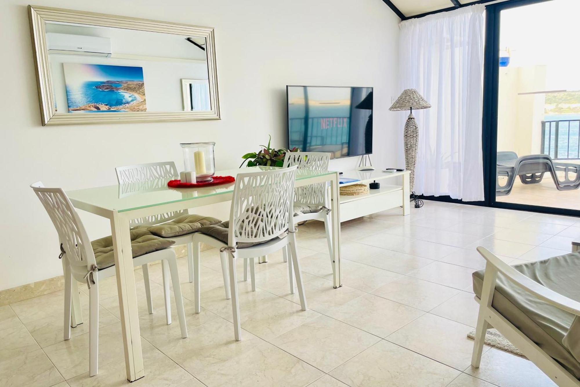 Seafront Apartment Terrace, Lounger & Panoramic Ocean Views Mellieħa Екстериор снимка