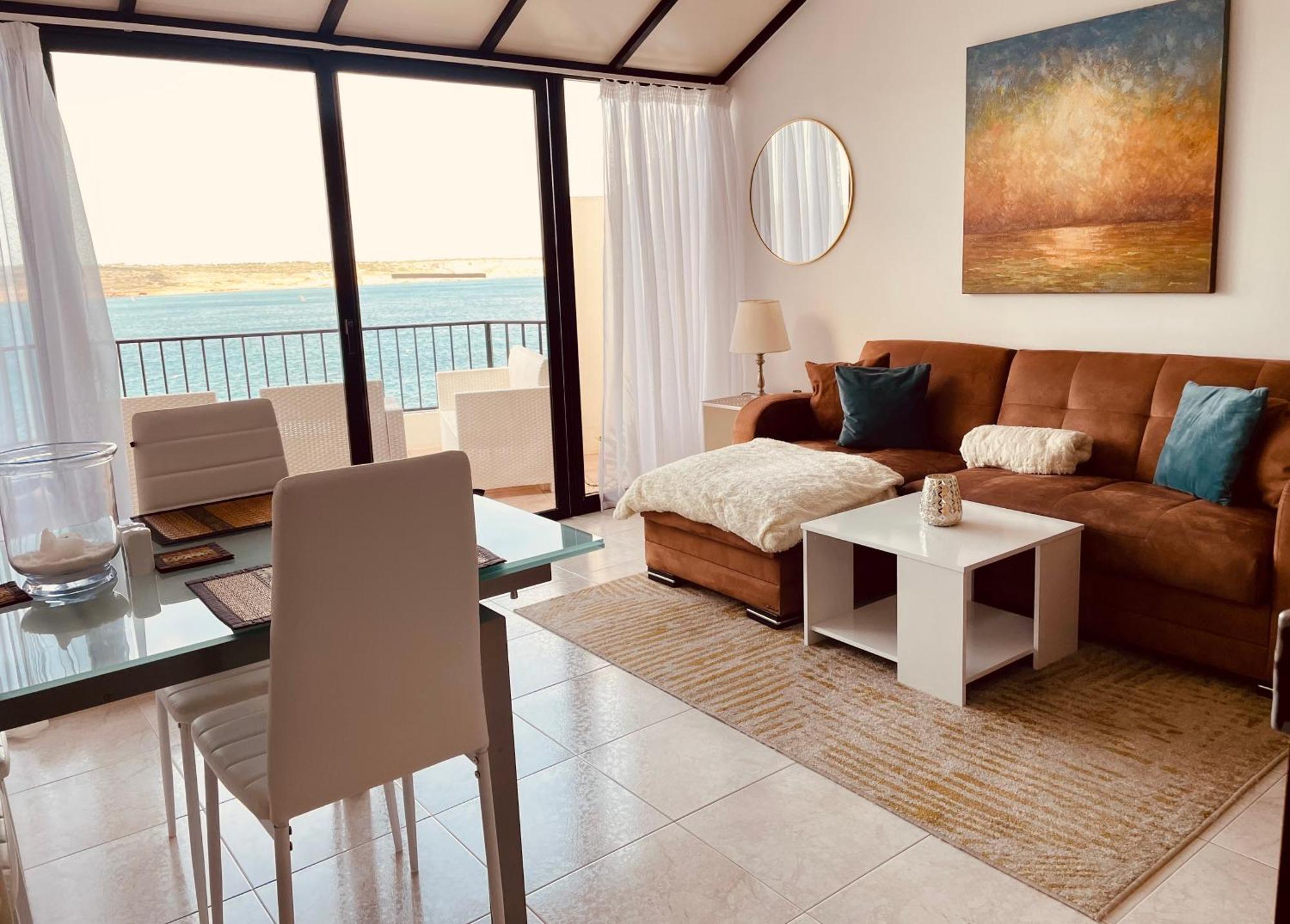 Seafront Apartment Terrace, Lounger & Panoramic Ocean Views Mellieħa Екстериор снимка